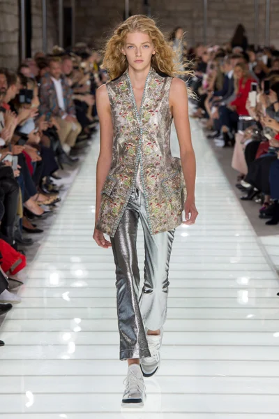 Look 13